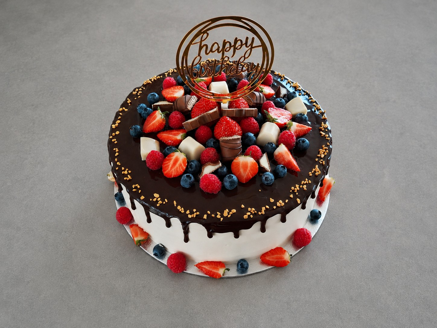 Drip Cake mit Nutella-Creme und Beeren: Die komplette Anleitung