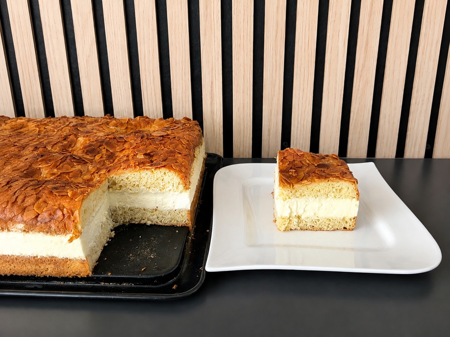 Bienenstich vom Blech: Rezept für 12 Stück